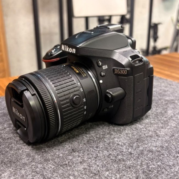 دوربین دست دوم نیکون Nikon D5300‌ Kit AF-P 18-55mm VR (21/000 شات)