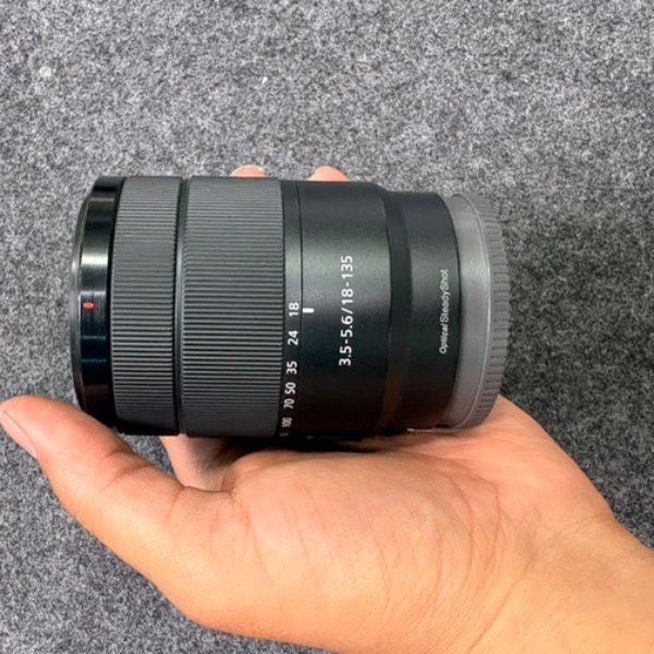 لنز دست دوم سونی Sony E 18-135mm f/3.5-5.6 OSS (جعبه ندارد)