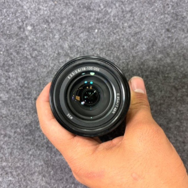 لنز دست دوم سونی Sony E 18-135mm f/3.5-5.6 OSS (جعبه ندارد)
