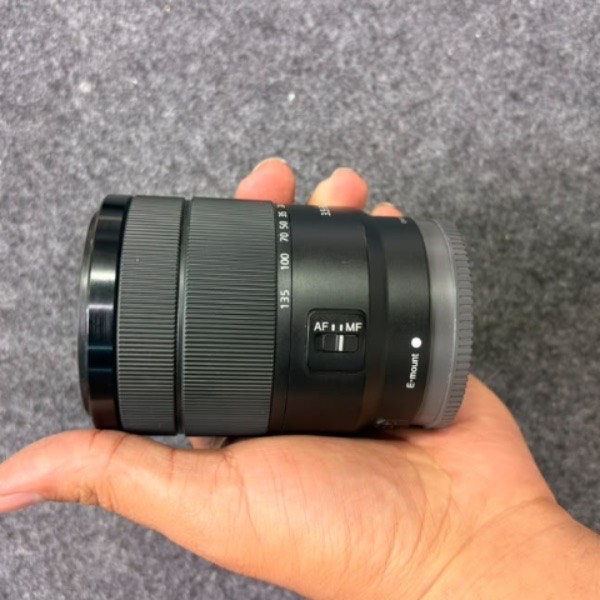 لنز دست دوم سونی Sony E 18-135mm f/3.5-5.6 OSS (جعبه ندارد)