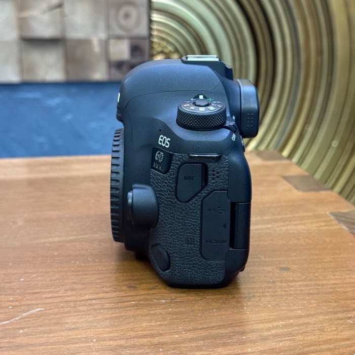 دوربین دست دوم کانن Canon EOS 6D Mark II DSLR Camera Body (2000 شات)