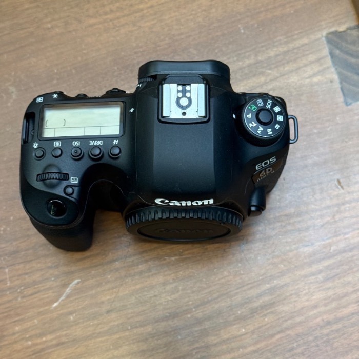 دوربین دست دوم کانن Canon EOS 6D Mark II DSLR Camera Body (2000 شات)