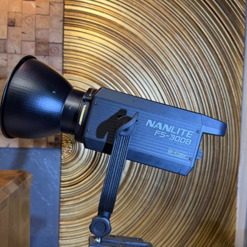 ویدیولایت دست دوم نانلایت Nanlite FS-300B LED Bi-Color Monolight