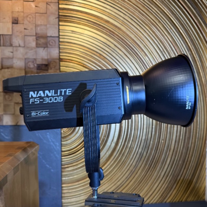 ویدیولایت دست دوم نانلایت Nanlite FS-300B LED Bi-Color Monolight