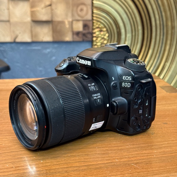 دوربین دست دوم کانن Canon EOS 80D Kit 18-135mm f/3.5-5.6 IS USM (35000 شات)
