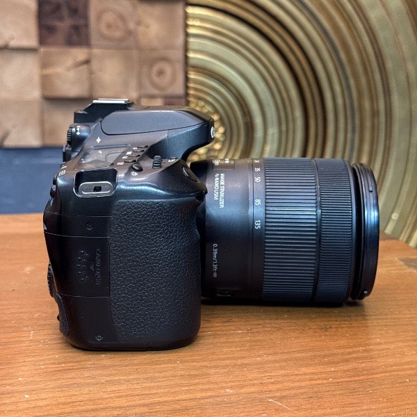 دوربین دست دوم کانن Canon EOS 80D Kit 18-135mm f/3.5-5.6 IS USM (35000 شات)