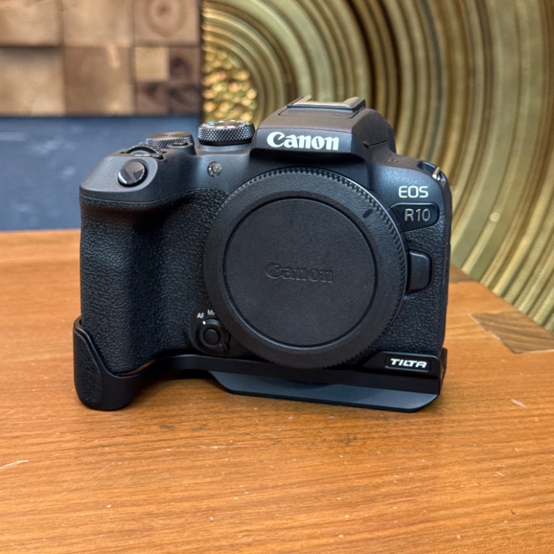 دوربین دست دوم کانن Canon EOS R10 Mirrorless Camera Body(4000 شات)