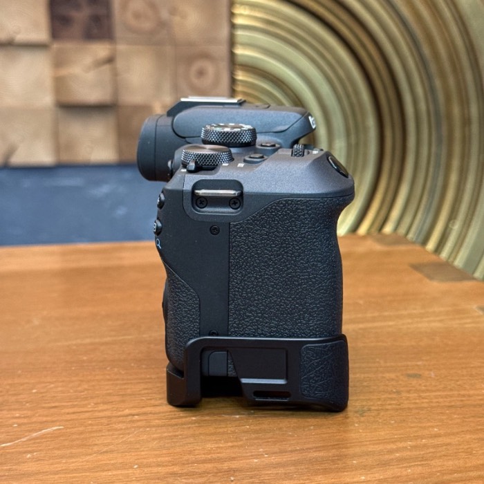 دوربین دست دوم کانن Canon EOS R10 Mirrorless Camera Body(4000 شات)