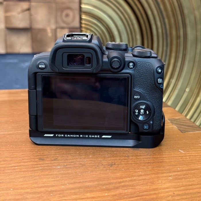 دوربین دست دوم کانن Canon EOS R10 Mirrorless Camera Body(4000 شات)