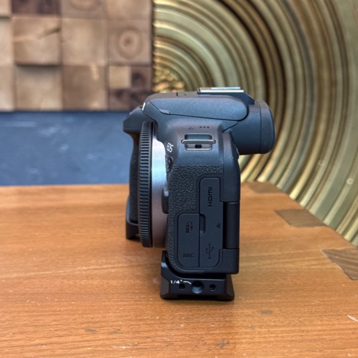 دوربین دست دوم کانن Canon EOS R10 Mirrorless Camera Body(4000 شات)
