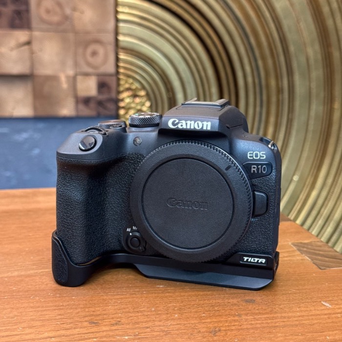 دوربین دست دوم کانن Canon EOS R10 Mirrorless Camera Body(4000 شات)