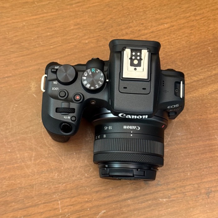 دوربین دست دوم کانن Canon EOS R10 Mirrorless Camera kit 18-45mm Lens (4000 شات)