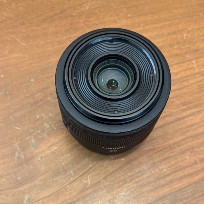 لنز دست دوم بدون‌آینه کانن Canon RF 35mm F1.8 IS STM Macro (جعبه دارد)
