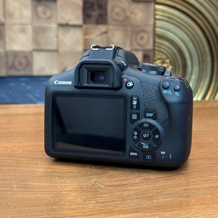 دوربین دست دوم کانن Canon EOS 2000D kit EF-S 18-55mm IS II (3500 شات)