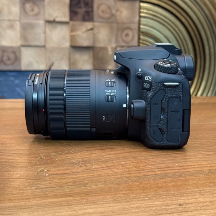 دوربین دست دوم کانن Canon EOS 90D DSLR Camera kitt 18-135mm Lens (3000 شات)