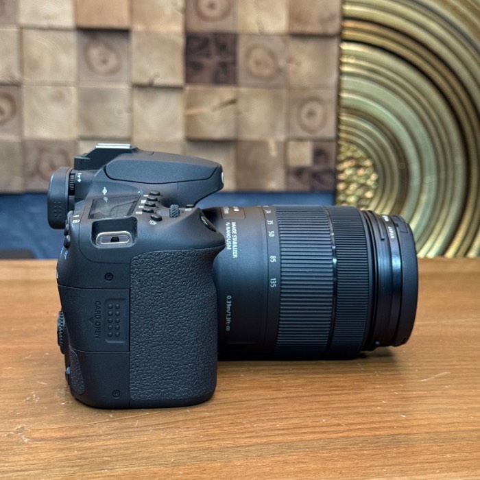 دوربین دست دوم کانن Canon EOS 90D DSLR Camera kitt 18-135mm Lens (3000 شات)