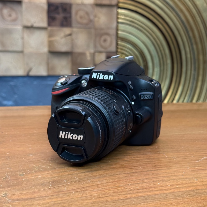 دوربین دست دوم نیکون  Nikon D3200 Kit 18-55mm f/3.5-5.6 G VR (6000 شات)