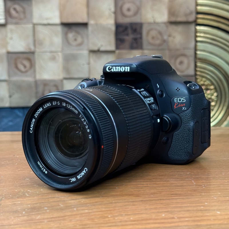دوربین دست دوم کانن canon EOS 600D (Kiss X5) (تعداد شات 13 هزار)