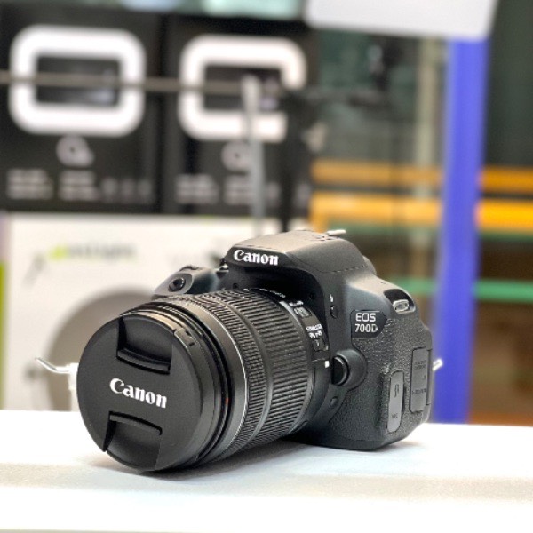 دوربین دست دوم کانن Canon EOS 700D Kit 18-135mm f/3.5-5.6 IS STM Used (130000 شات)