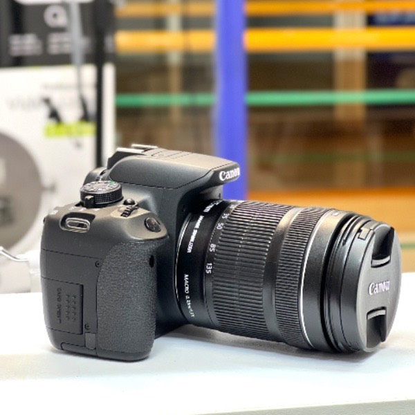 دوربین دست دوم کانن Canon EOS 700D Kit 18-135mm f/3.5-5.6 IS STM Used (130000 شات)