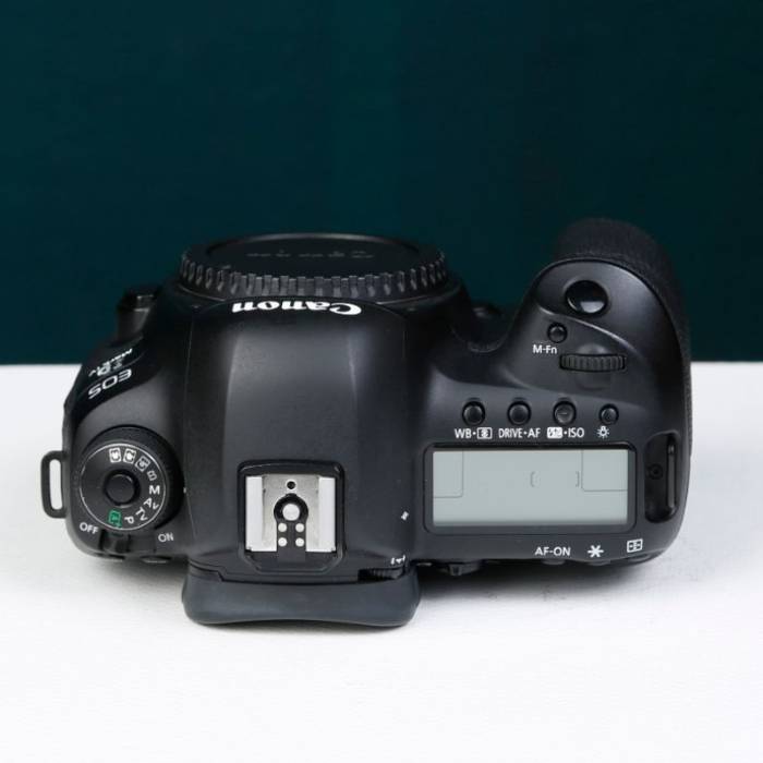 دوربین دست دوم کانن Canon EOS 5D Mark IV Body(101000 شات)