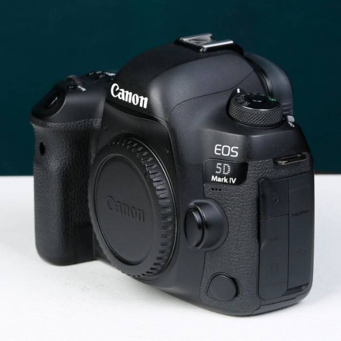 دوربین دست دوم کانن Canon EOS 5D Mark IV Body(101000 شات)