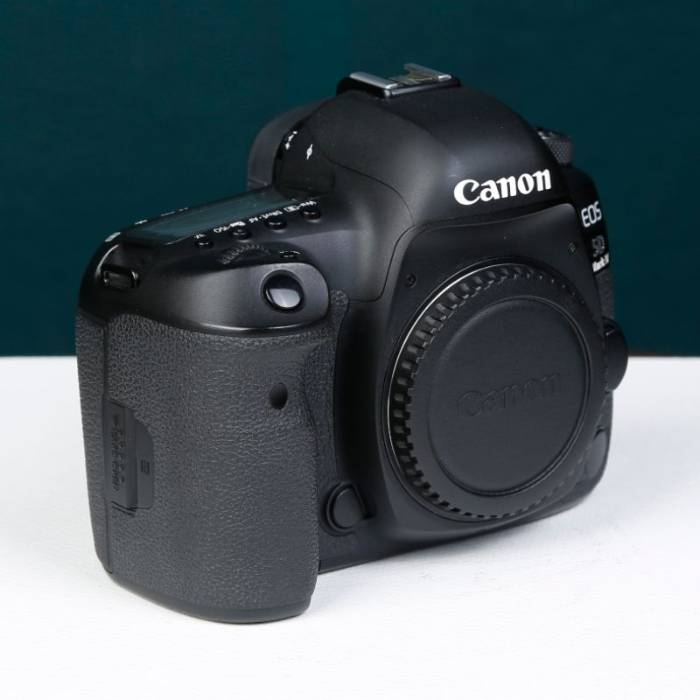 دوربین دست دوم کانن Canon EOS 5D Mark IV Body(101000 شات)
