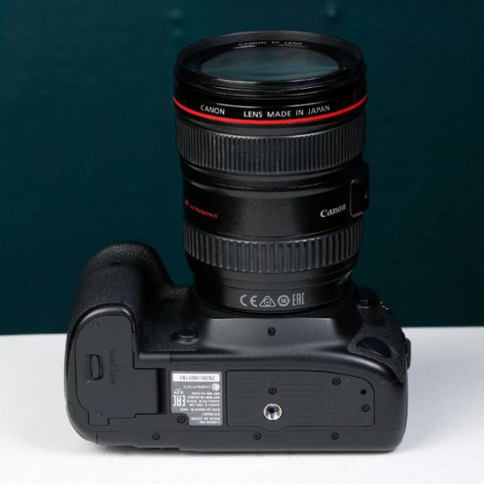 دوربین دست دوم کانن Canon EOS 5D Mark IV Kit 24-105mm f/4L IS USM(101000 شات)