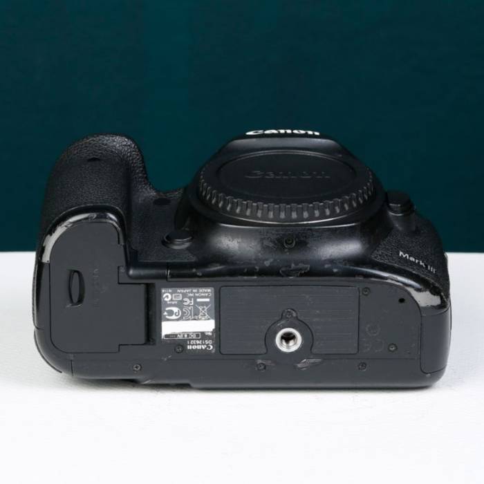دوربین دست دوم دوربین عکاسی کانن Canon EOS 5D Mark III Body (60000 شات)