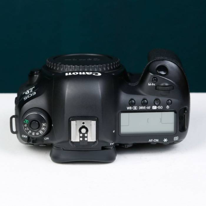 دوربین دست دوم کانن Canon EOS 5D Mark IV Body (136000 شات)