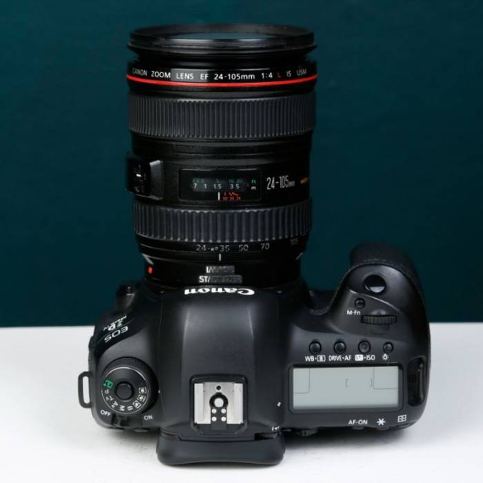 دوربین دست دوم کانن Canon EOS 5D IV Kit 24-105mm f/4 IS USM (136000 شات)