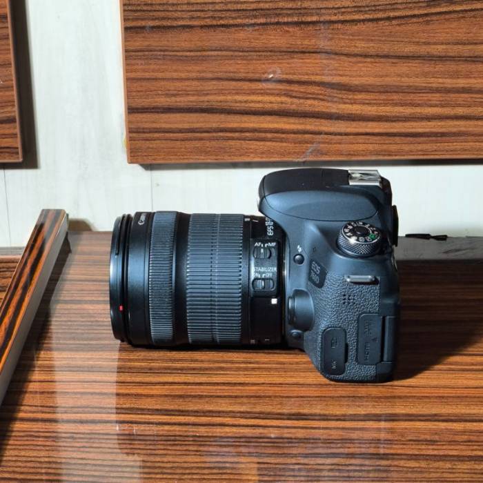 دوربین دست دوم کانن CANON 760D Kit 18-135mm f/3.5-5.6 IS STM (38000 شات)