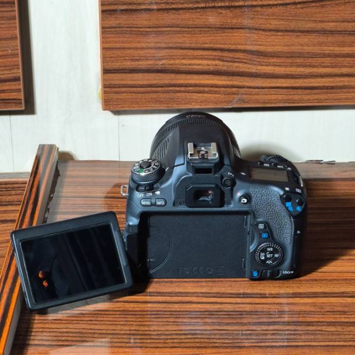 دوربین دست دوم کانن CANON 760D Kit 18-135mm f/3.5-5.6 IS STM (38000 شات)