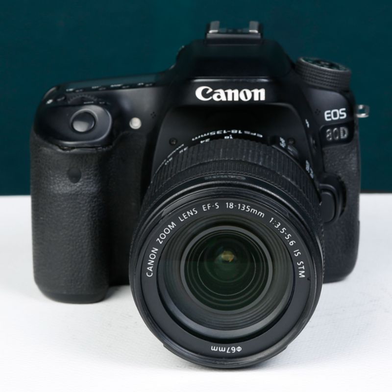 دوربین دست دوم کانن Canon EOS 80D Kit 18-135mm f/3.5-5.6 IS STM (68000 شات)