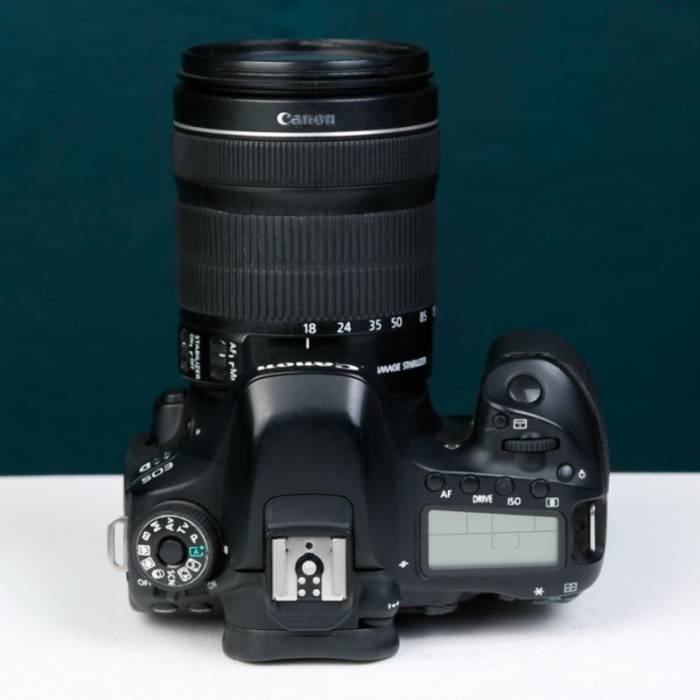 دوربین دست دوم کانن Canon EOS 80D Kit 18-135mm f/3.5-5.6 IS STM (68000 شات)