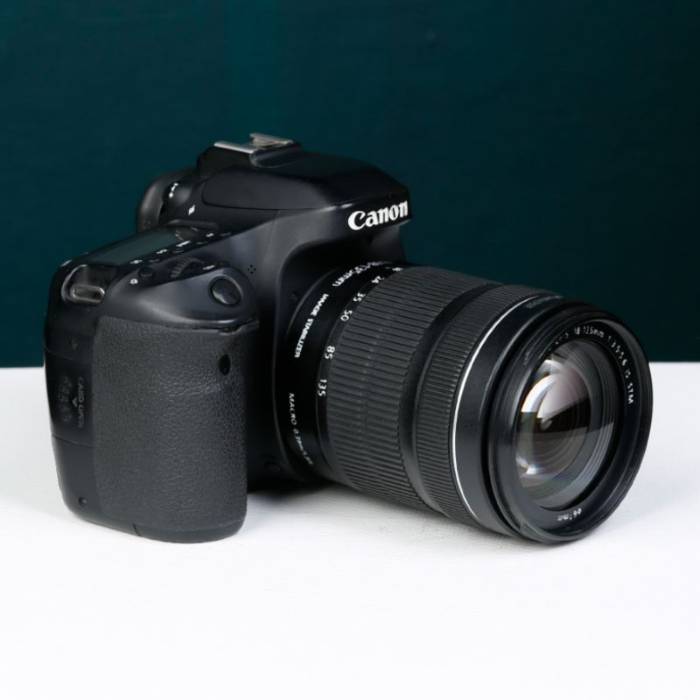 دوربین دست دوم کانن Canon EOS 80D Kit 18-135mm f/3.5-5.6 IS STM (68000 شات)