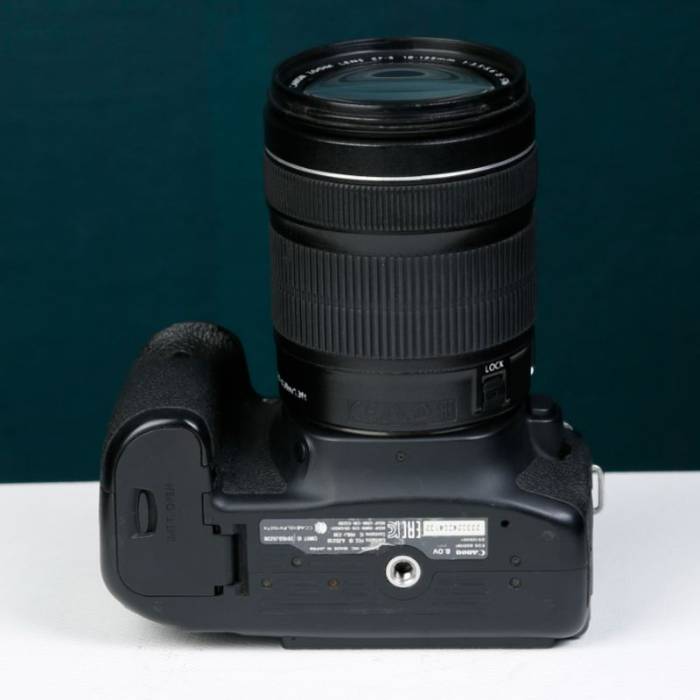 دوربین دست دوم کانن Canon EOS 80D Kit 18-135mm f/3.5-5.6 IS STM (68000 شات)
