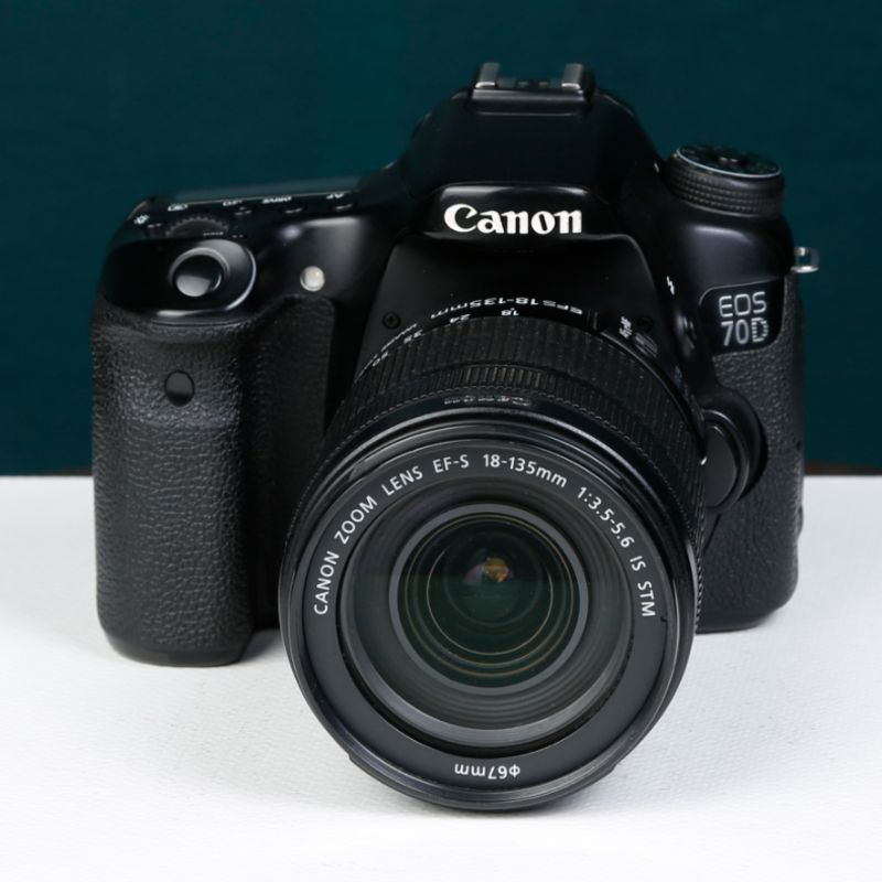 دوربین دست دوم کانن Canon EOS 70D Kit 18-135mm f/3.5-5.6 IS STM (220000 شات)