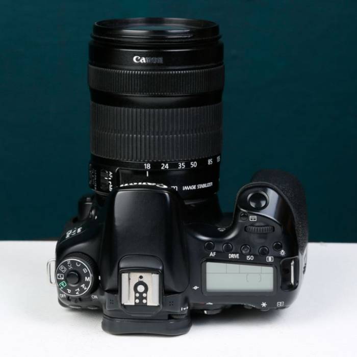 دوربین دست دوم کانن Canon EOS 70D Kit 18-135mm f/3.5-5.6 IS STM (220000 شات)