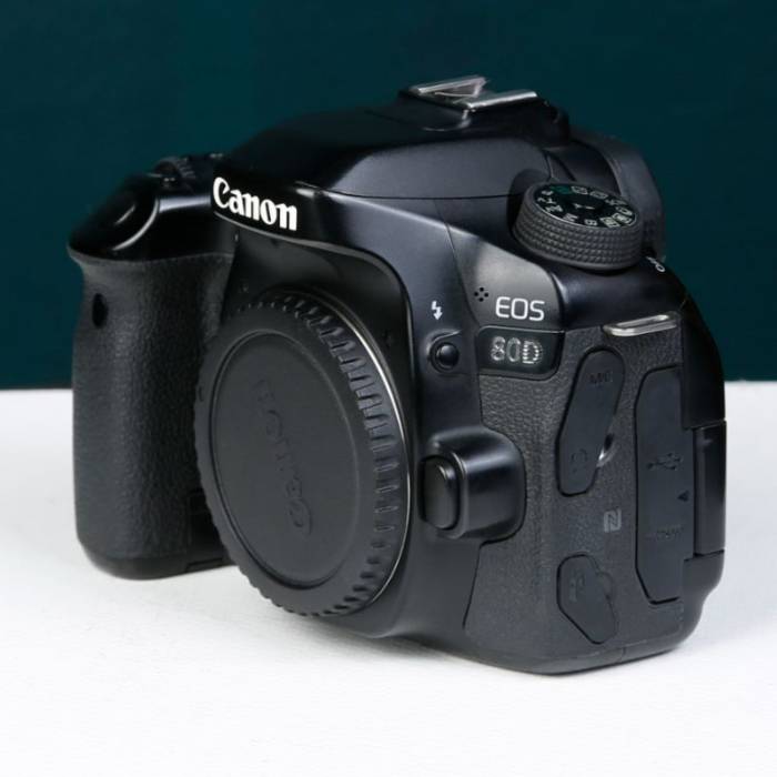 دوربین دست دوم Canon EOS 80D Body (86000 شات)