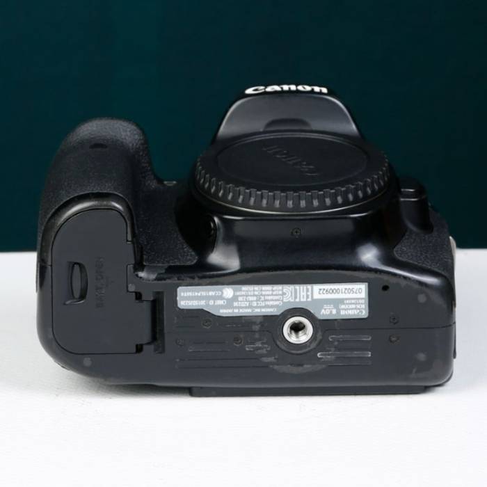 دوربین دست دوم Canon EOS 80D Body (86000 شات)