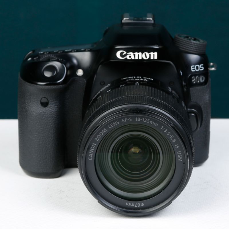 دوربین دست دوم کانن Canon EOS 80D Kit 18-135mm f/3.5-5.6 IS USM (86000 شات)