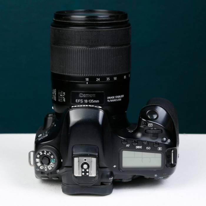 دوربین دست دوم کانن Canon EOS 80D Kit 18-135mm f/3.5-5.6 IS USM (86000 شات)