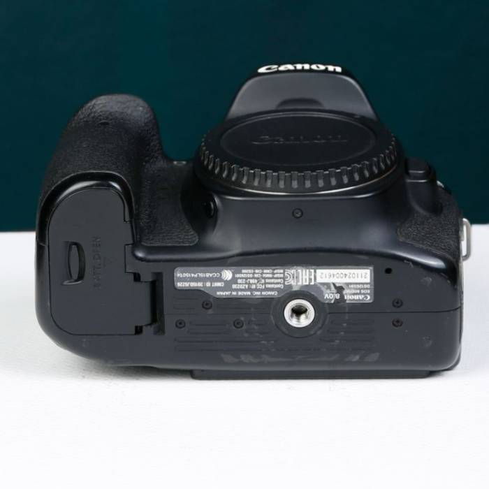 دوربین دست دوم کانن Canon EOS 80D Body (87000 شات)