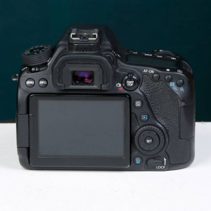 دوربین دست دوم کانن Canon EOS 80D Body (88000 شات)