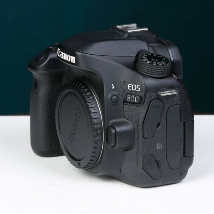 دوربین دست دوم کانن Canon EOS 80D Body (88000 شات)