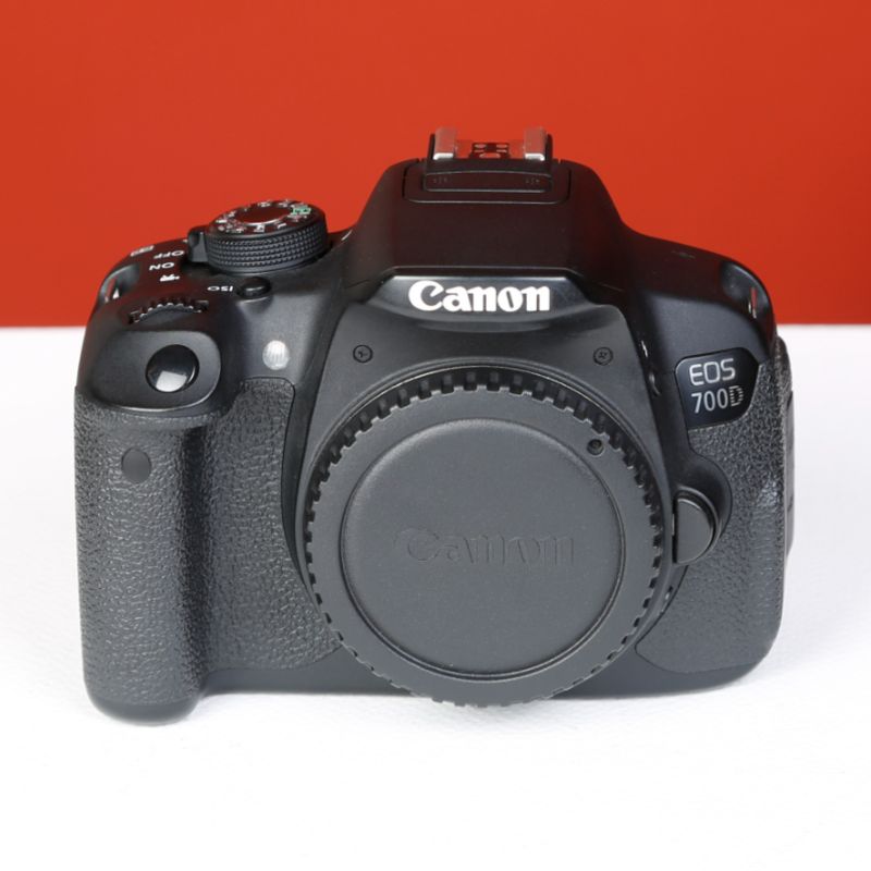 دوربین دست دوم canon eos 700D body(23000 شات)