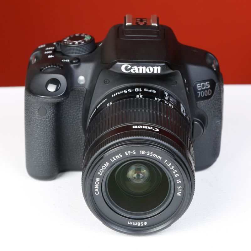 دوربین دست دوم کانن canon eos 700D kit 18-55 stm lens (23000 شات)