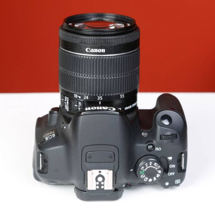 دوربین دست دوم کانن canon eos 700D kit 18-55 stm lens (23000 شات)