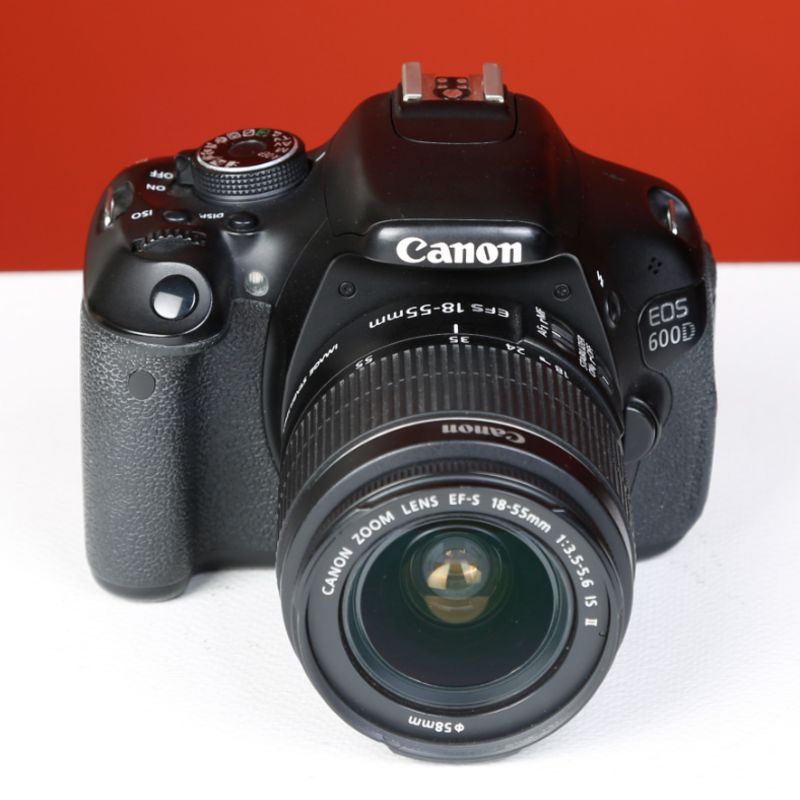 دوربین دست دوم کانن canon eos 600D kit 18-55mm IS II (15000 شات)
